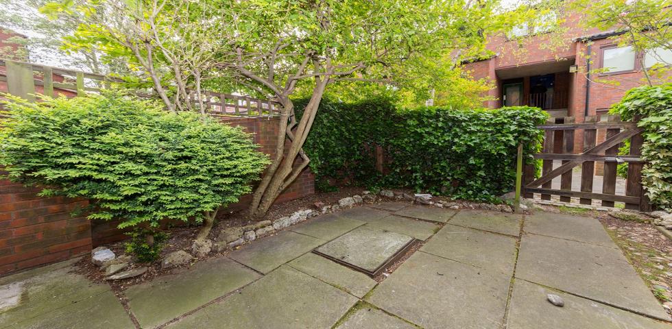 			HOT WATER AND HEATING INCLUDED , 1 Bedroom, 1 bath, 1 reception Flat			 Lymington Road, WEST HAMPSTEAD